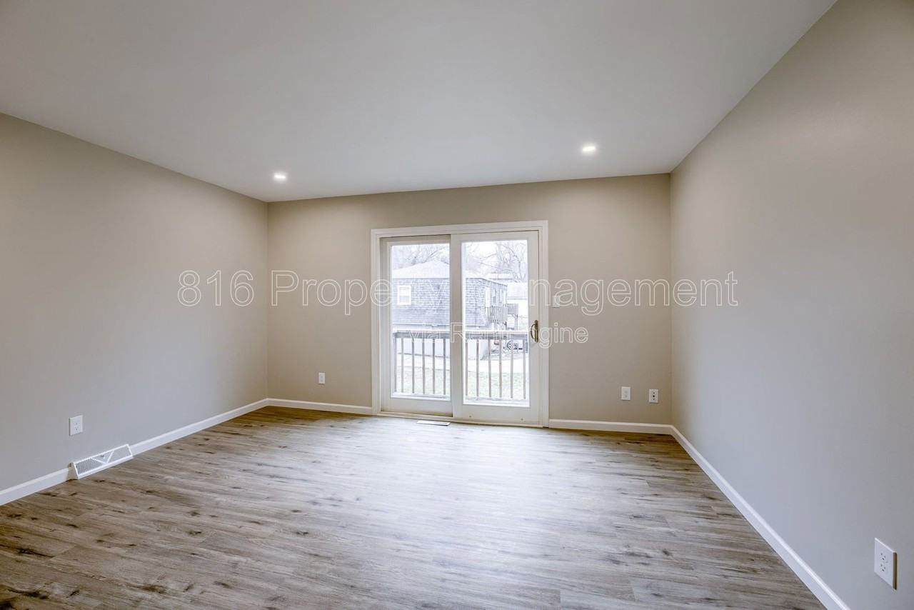 1103 E Sea Ave - Photo 2 of 48