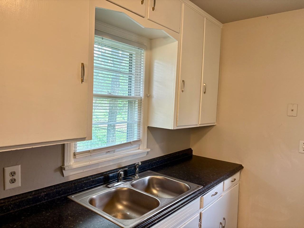 1702 W Britton Rd - Photo 2 of 18