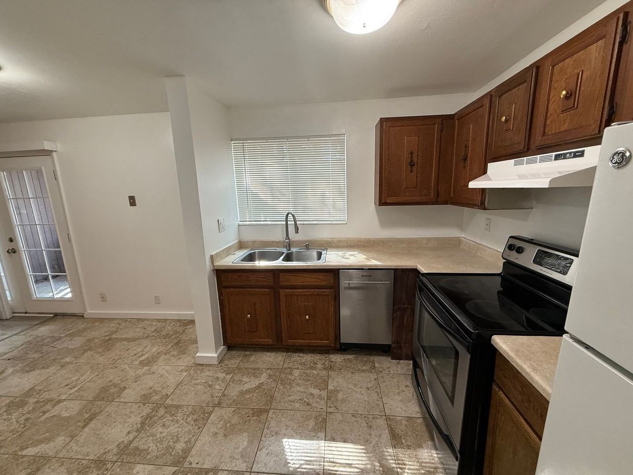 3372 S 200 E - Photo 2 of 11