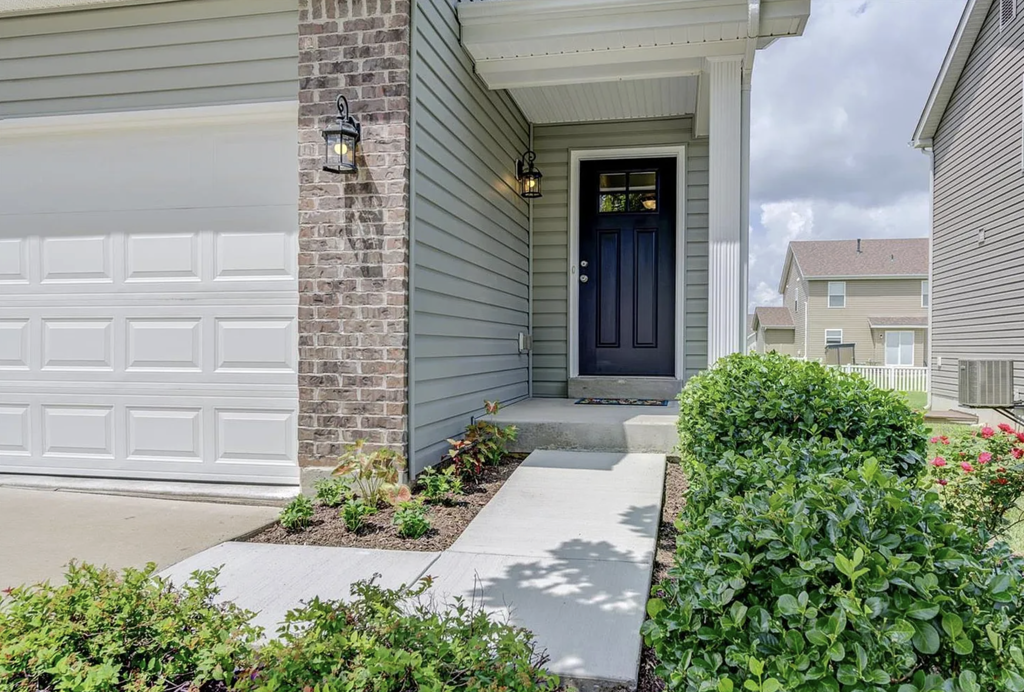 209 Pecan Bluffs Dr - Photo 3 of 19