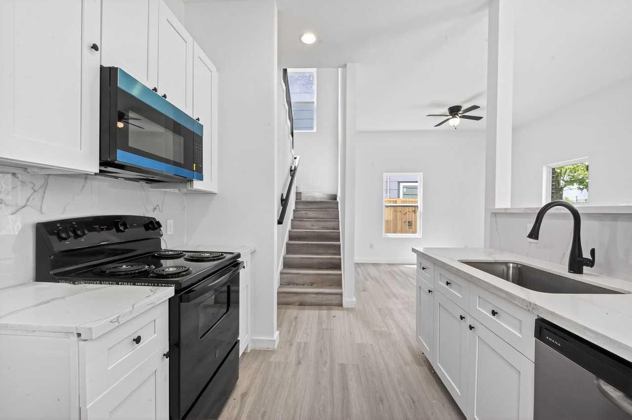 9007 Hilda St - Photo 3 of 22