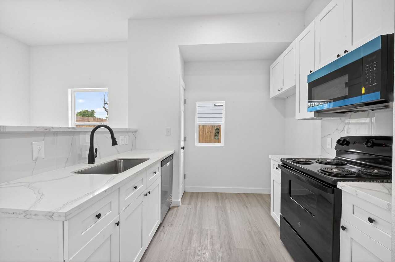 9007 Hilda St - Photo 4 of 22