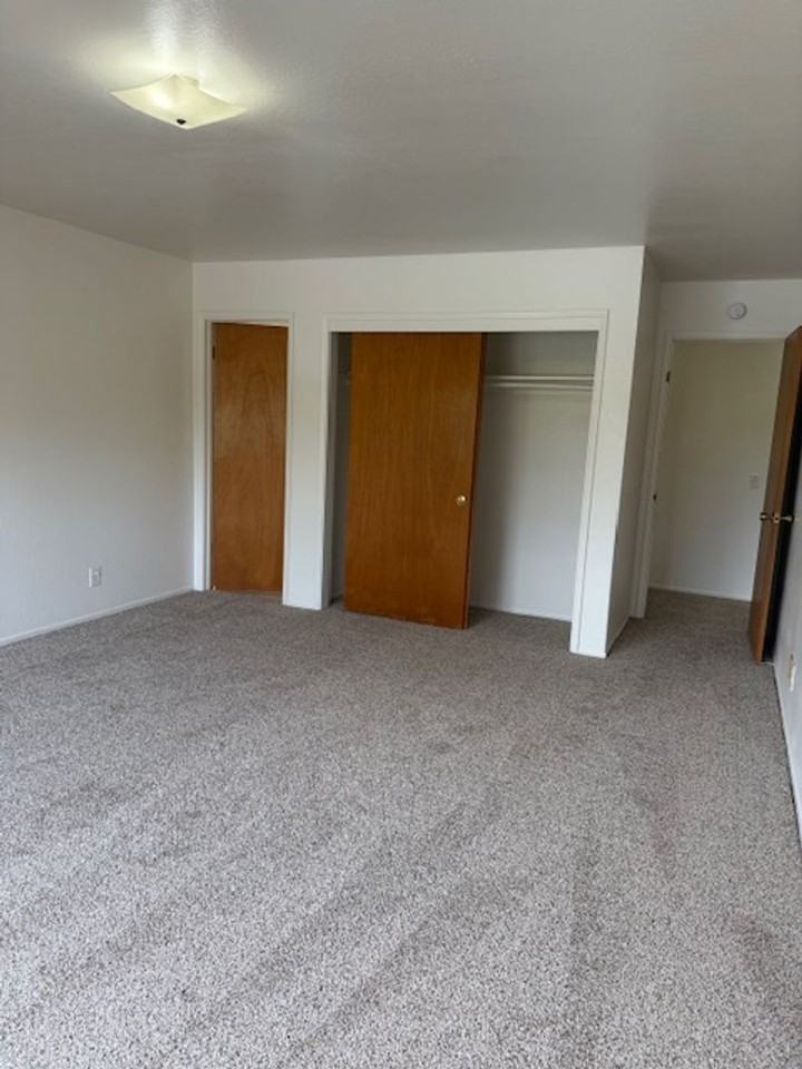 544 Van Buren St - Photo 7 of 18