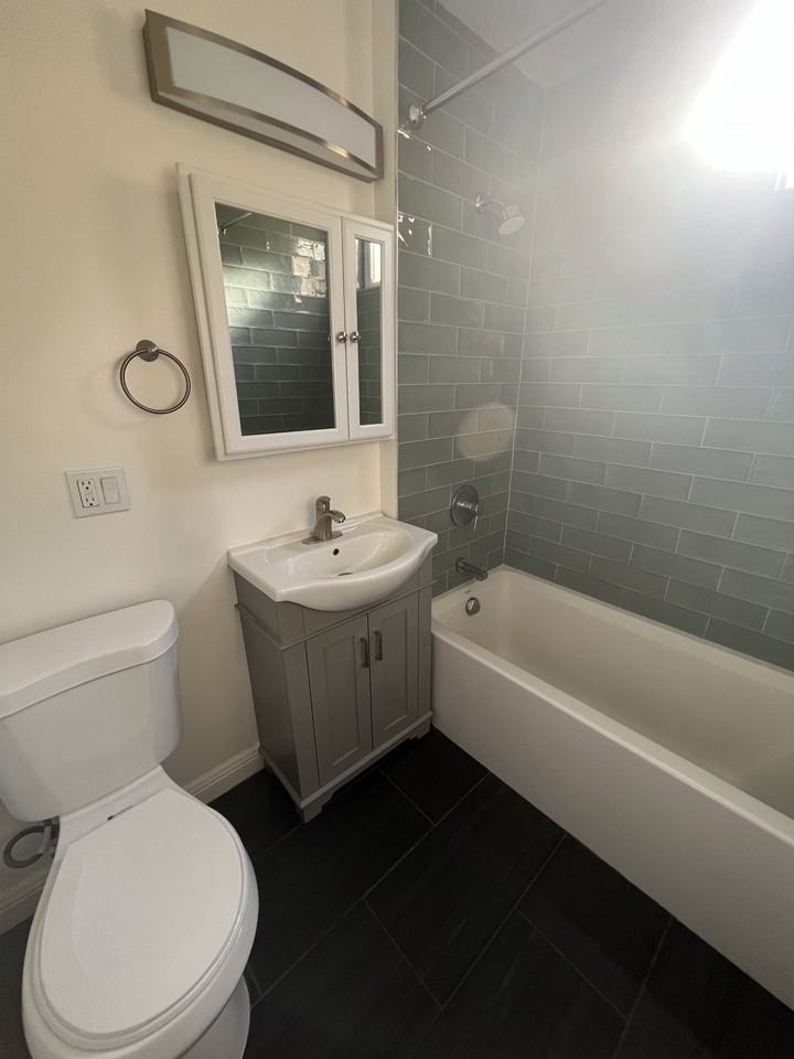 633 Alma Ave #04 - Photo 4 of 6