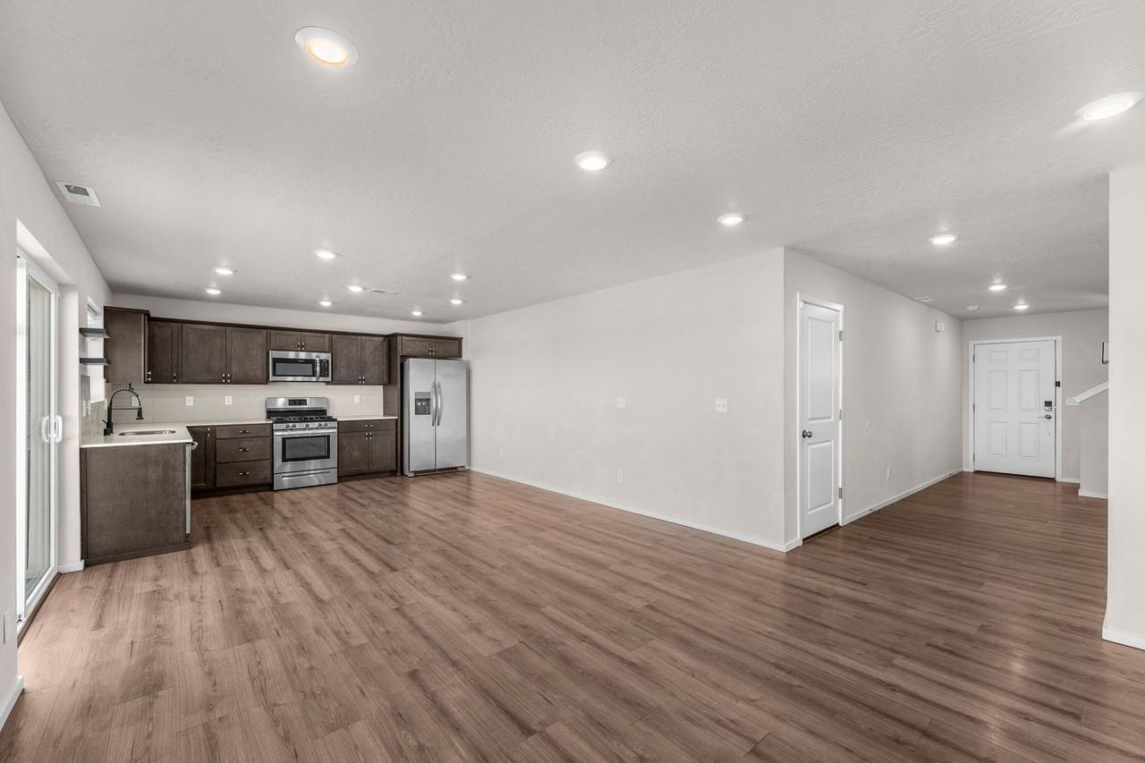 4440 W Bedford Ave - Photo 4 of 34