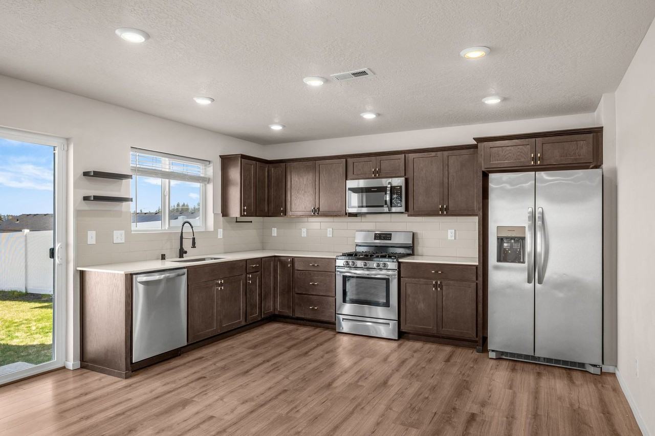 4440 W Bedford Ave - Photo 6 of 34
