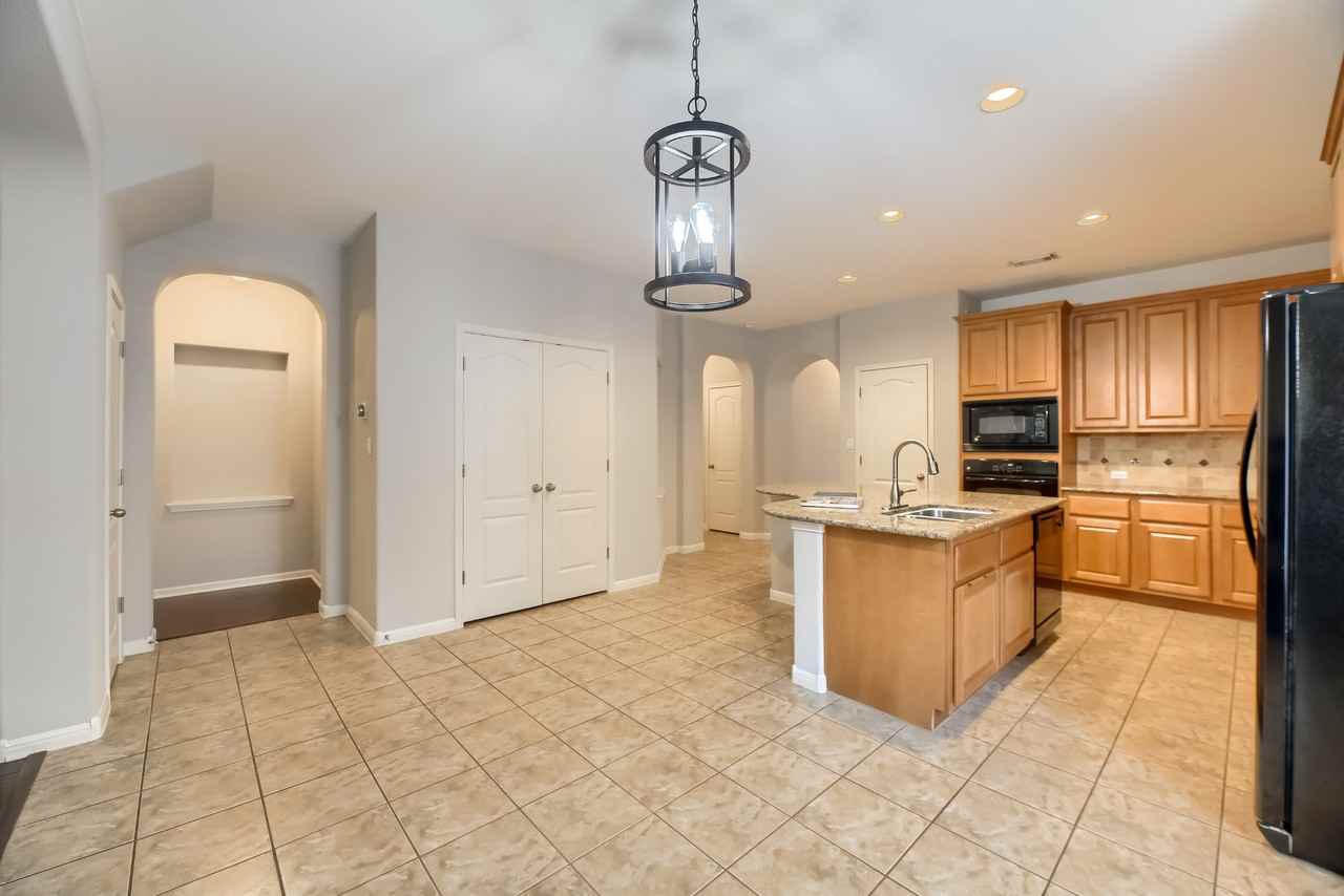 11705 Cherisse Dr - Photo 6 of 40