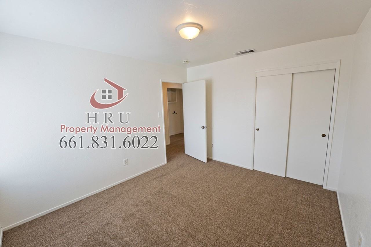 6401 Castleford St - Photo 3 of 17