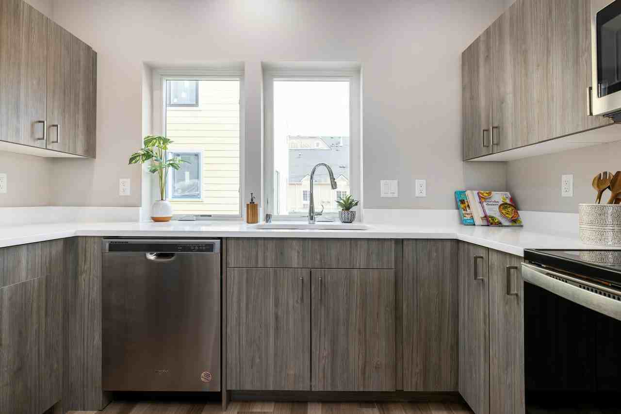 906 21st St #906 - Photo 5 of 42