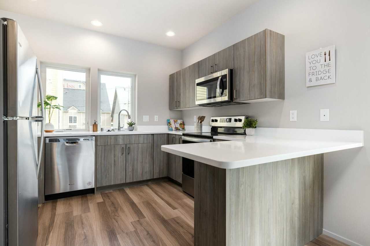 914 21st St #914 - Photo 4 of 42