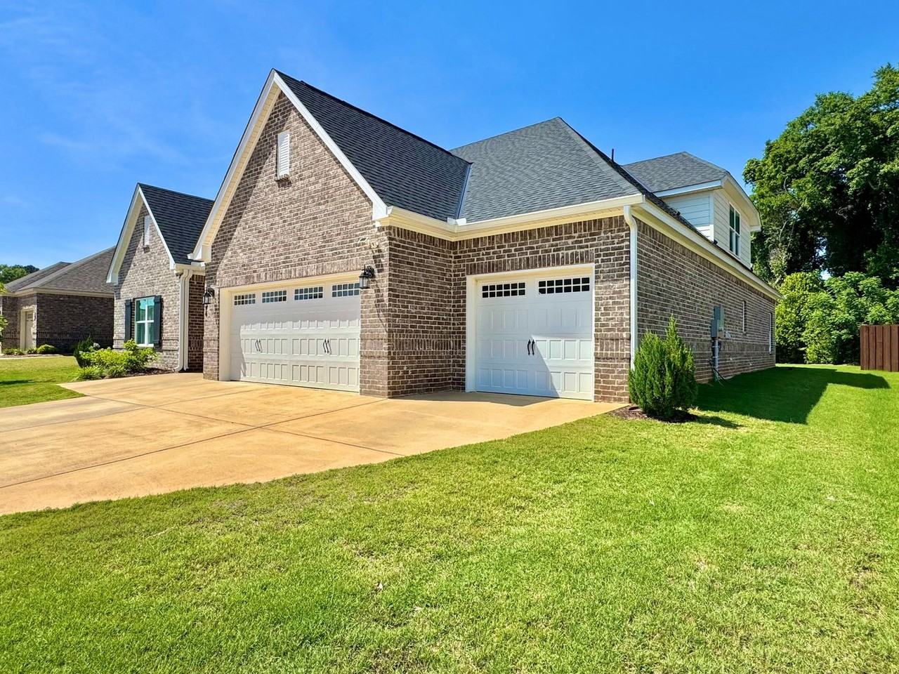 146 Lenore Ct - Photo 2 of 34