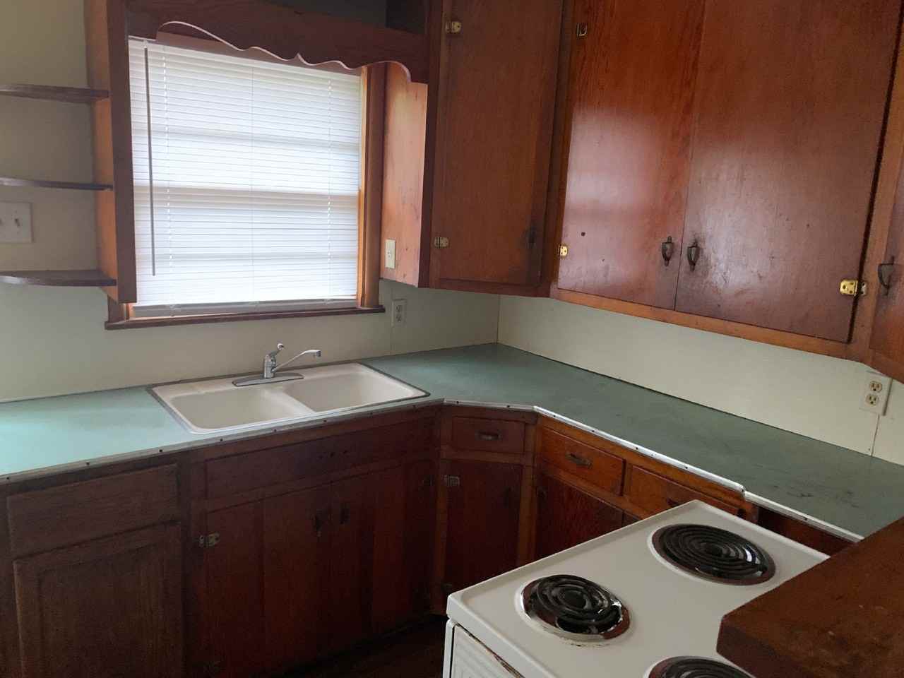 1209 W Matthews Ave - Photo 3 of 16