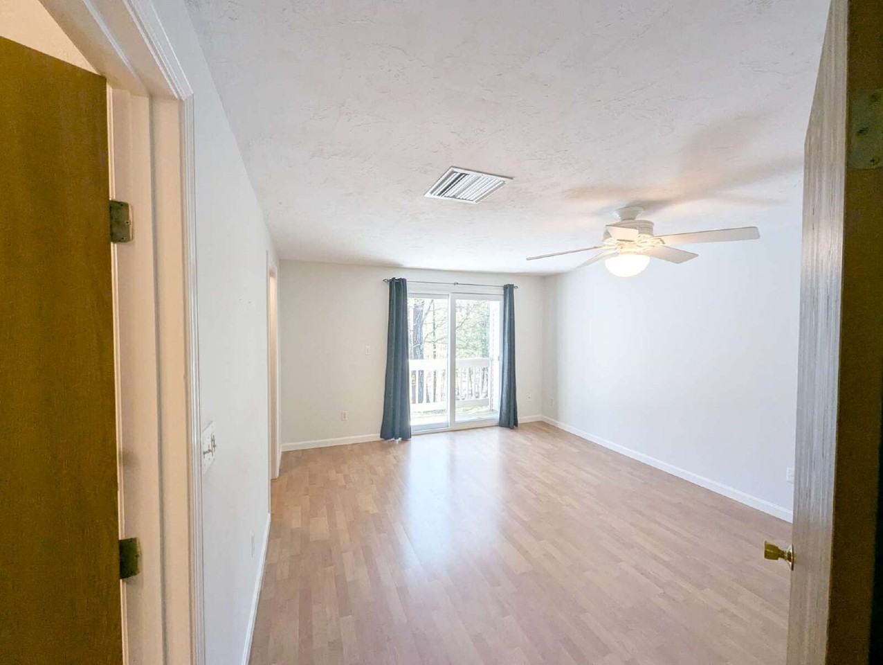 77 Samuel Dr - Photo 3 of 24