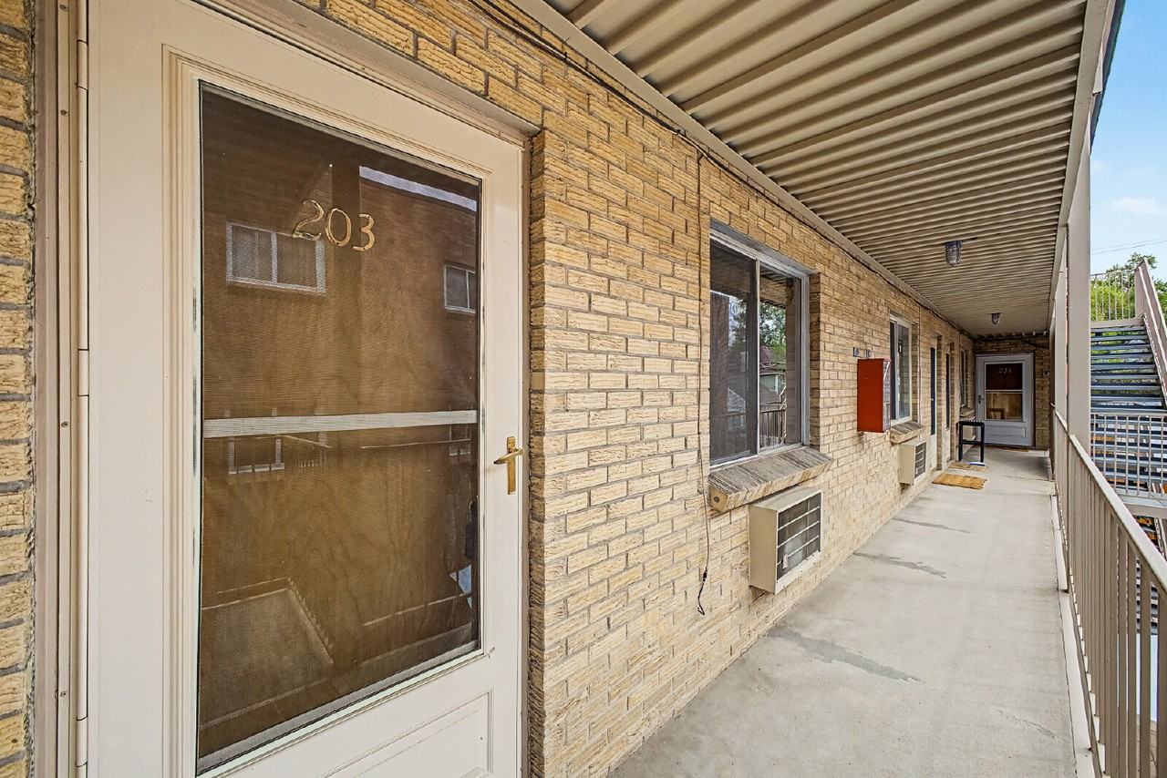148 S Emerson St Apt 203 - Photo 4 of 18