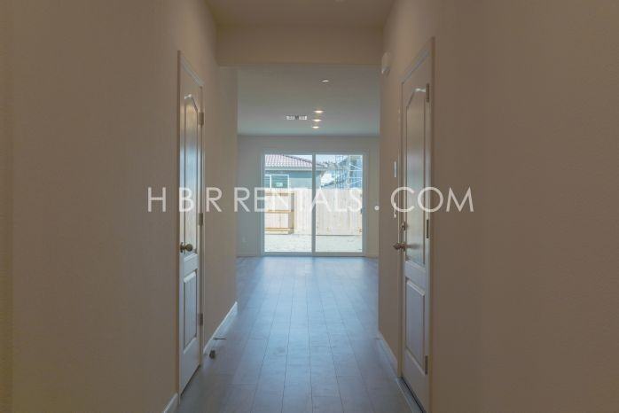 1912 Medford Ave - Photo 4 of 38