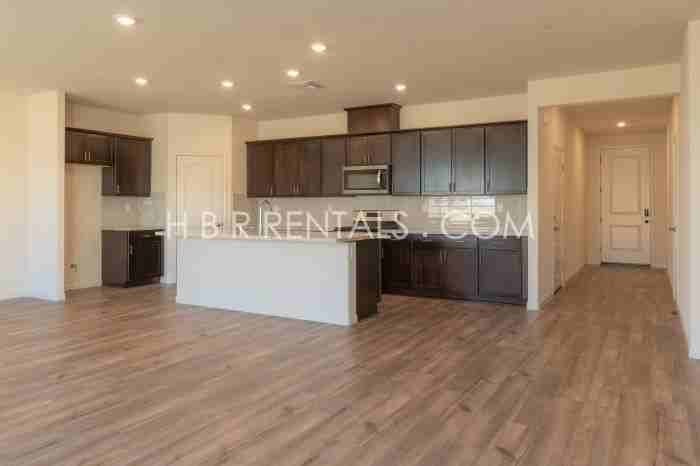 1912 Medford Ave - Photo 6 of 38