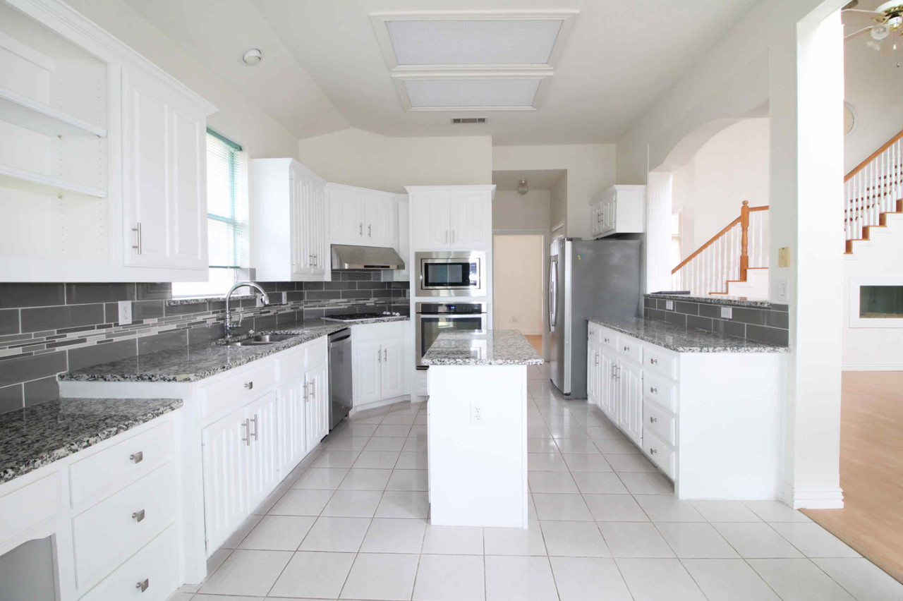 3835 Walden Way - Photo 5 of 15