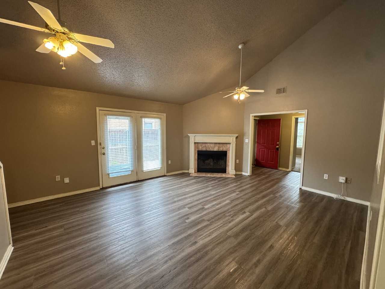 110 N Wayne Ave - Photo 3 of 12