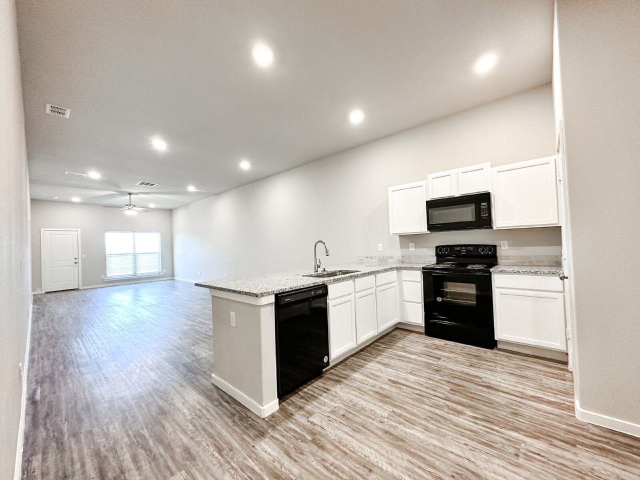1905 Langford Ave - Photo 3 of 11