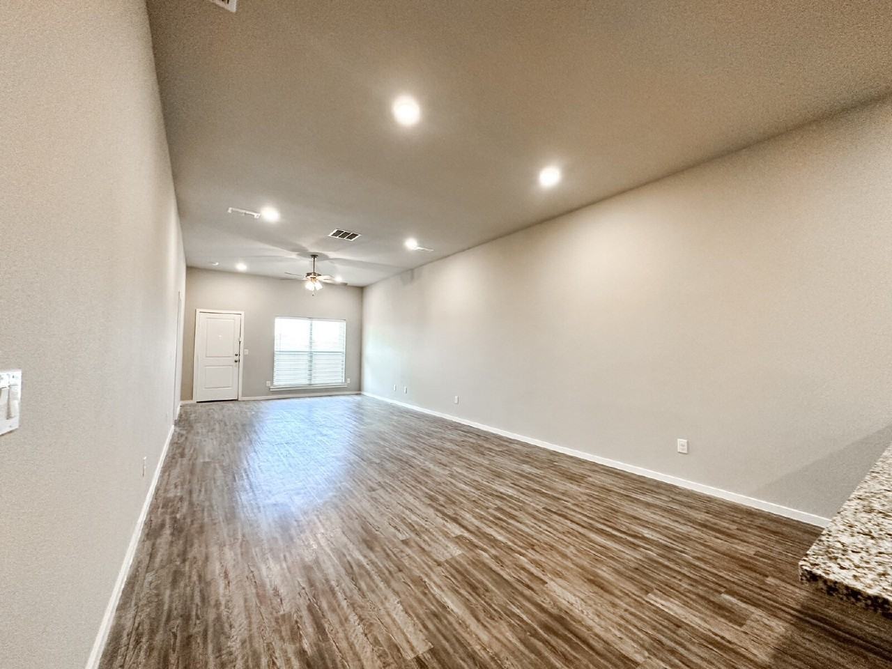 1905 Langford Ave - Photo 4 of 11