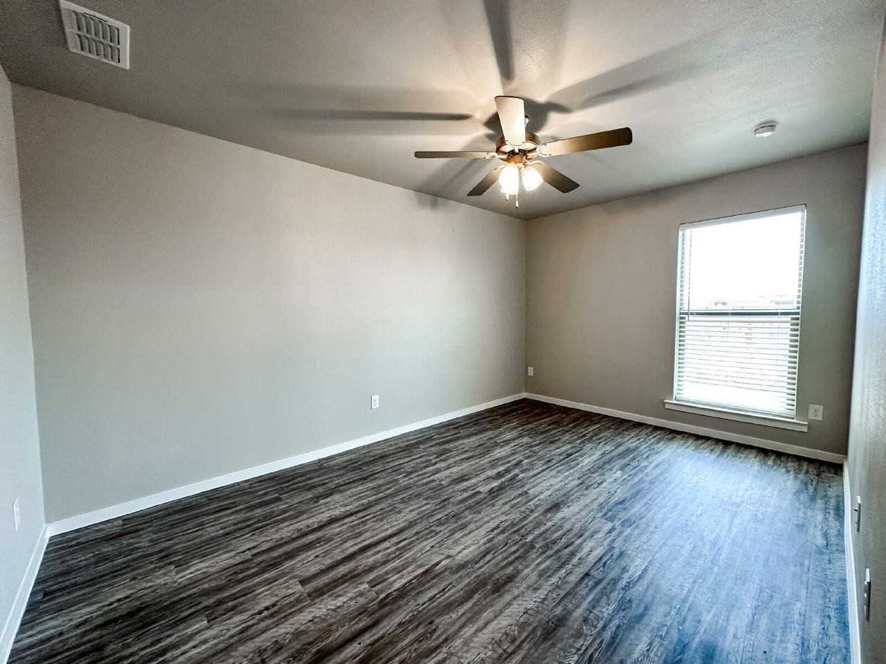 1905 Langford Ave - Photo 6 of 11