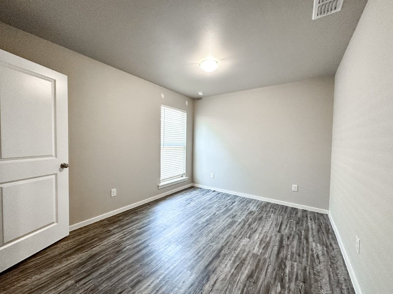 1905 Langford Ave - Photo 7 of 11