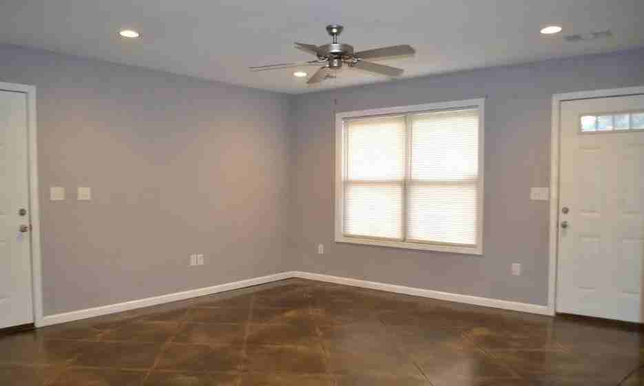 708 Freeman St ## 1 - Photo 3 of 5