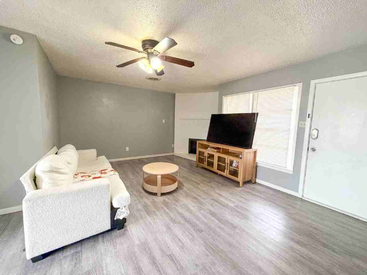 4701 43rd St - Photo 3 of 11