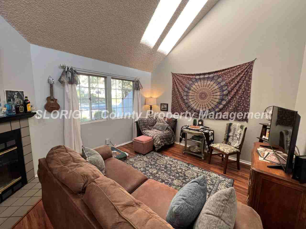 1039 Southwood Dr - Photo 3 of 16