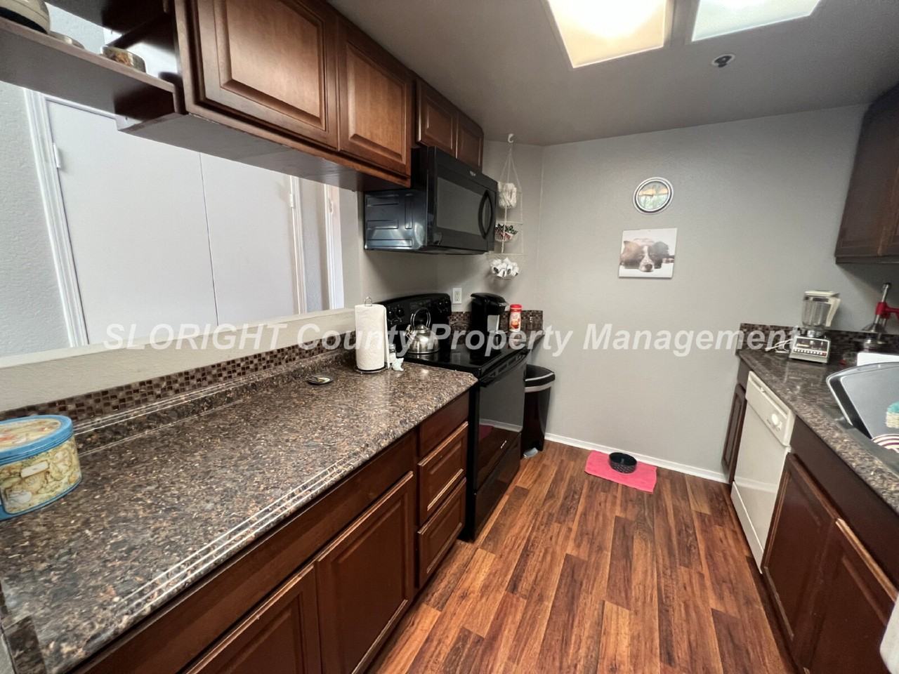 1039 Southwood Dr - Photo 4 of 16