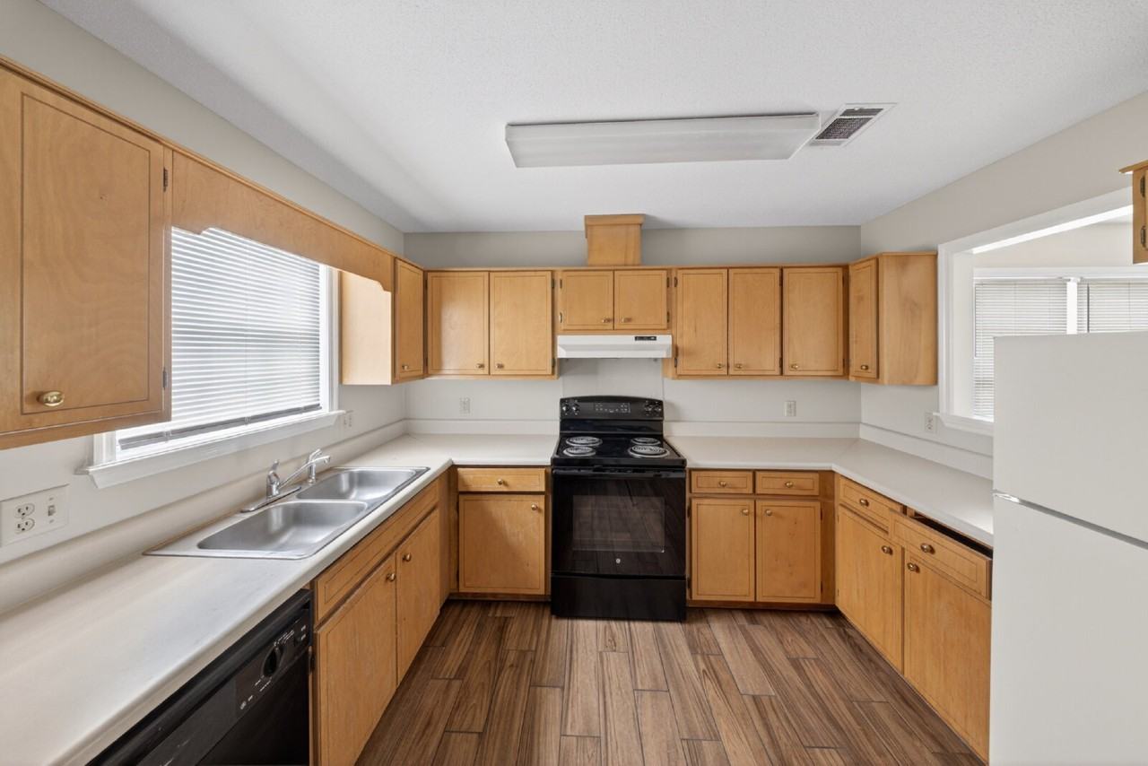 1469 Green St #E2 - Photo 4 of 15