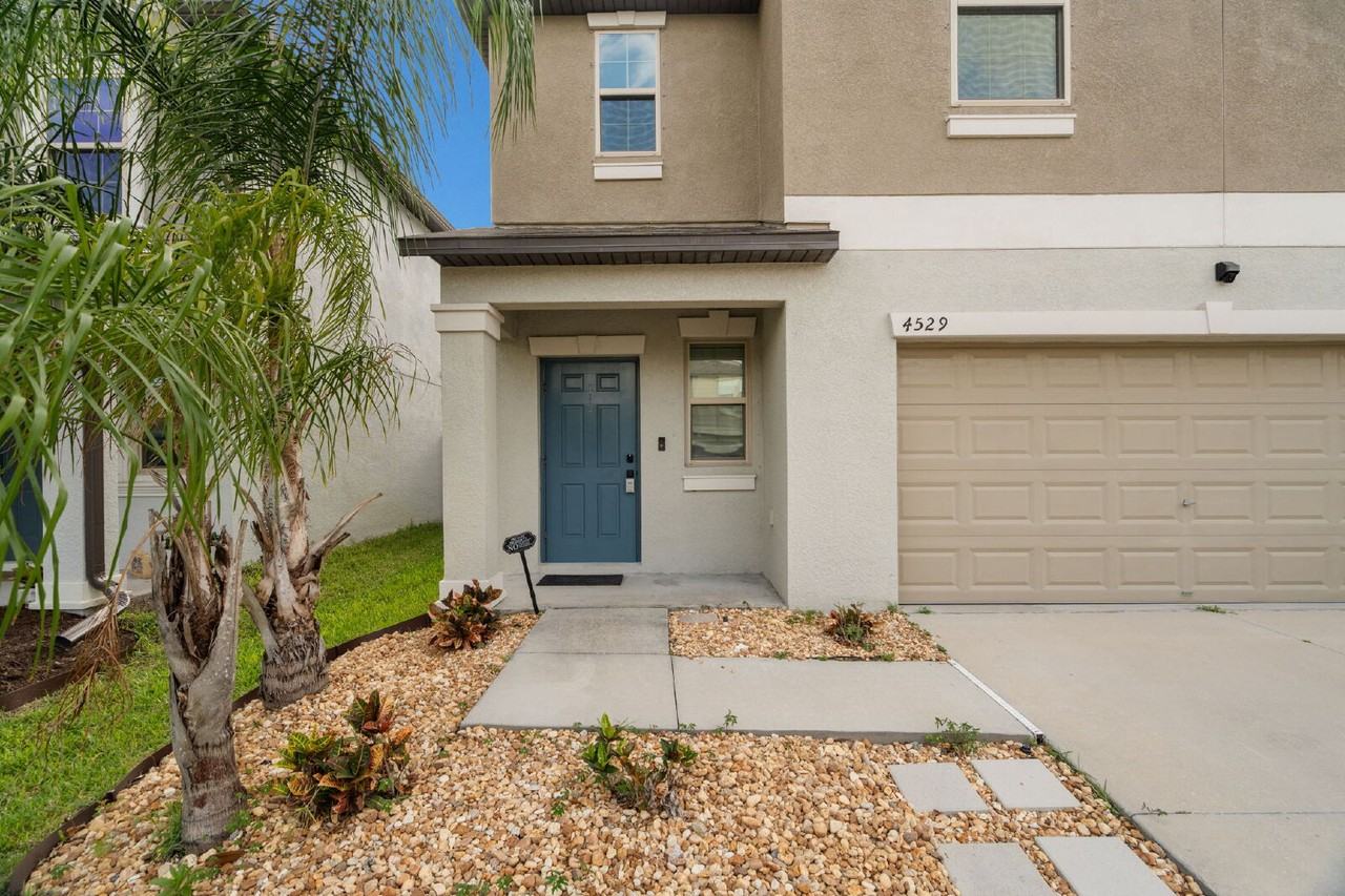 4529 Eternal Prince Dr - Photo 4 of 38