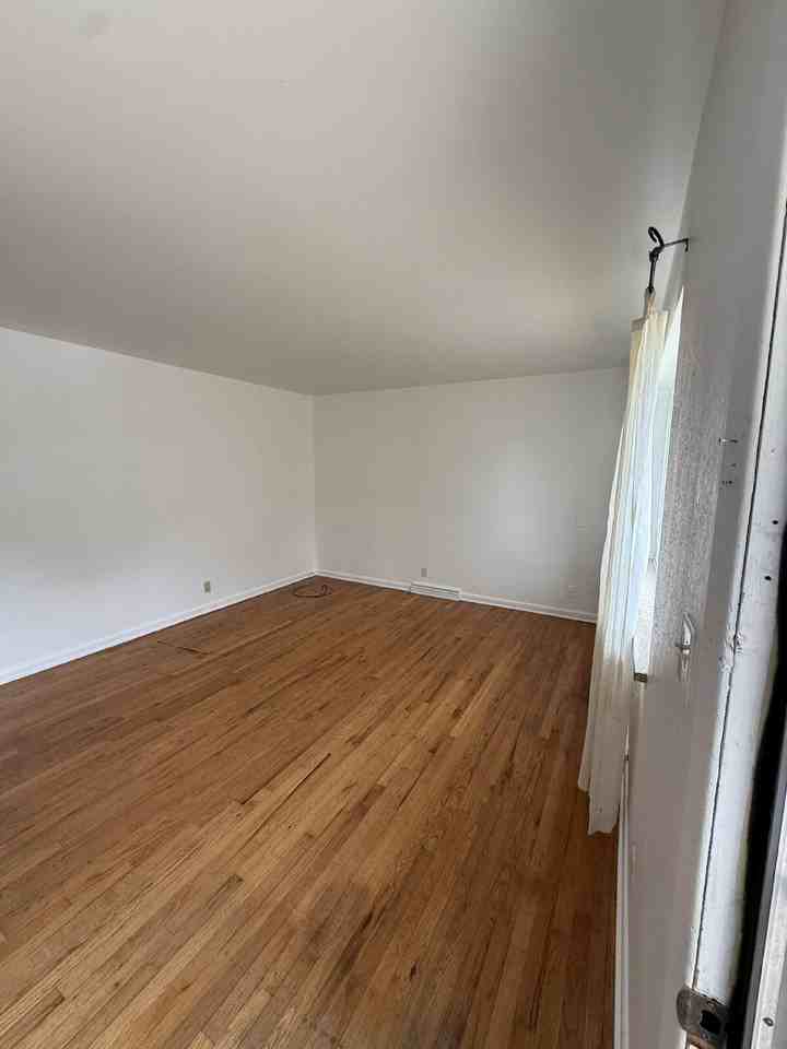 840 36th St - Photo 5 of 20