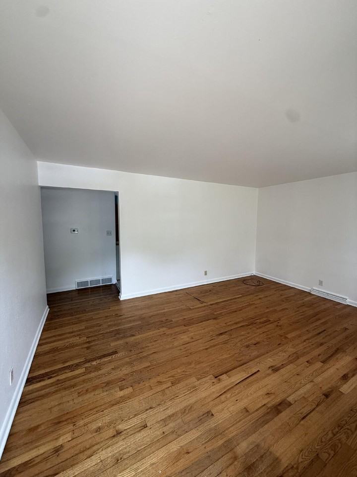 840 36th St - Photo 6 of 20