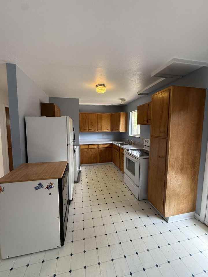 840 36th St - Photo 7 of 20