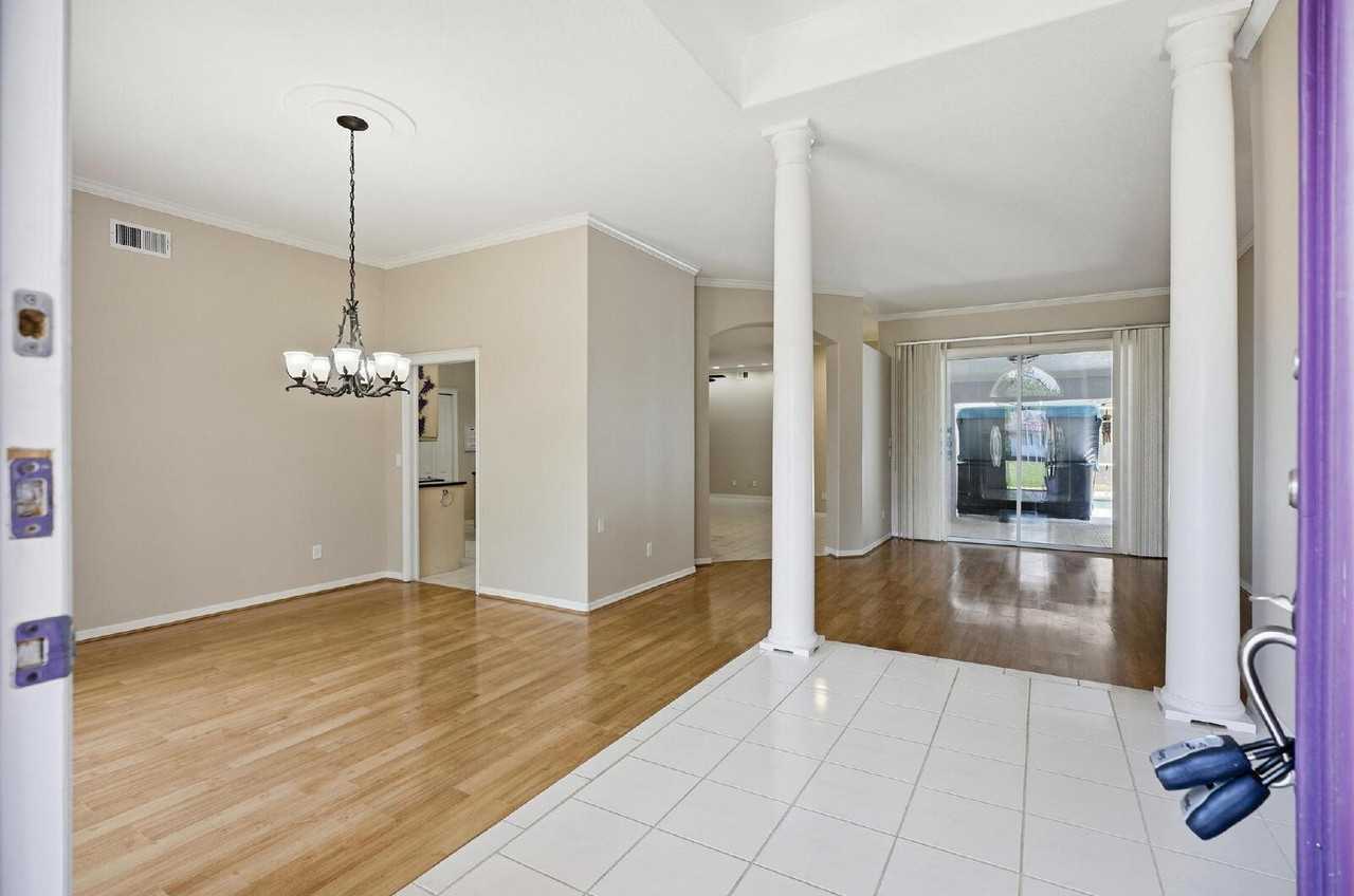 20 Woodford Ln - Photo 4 of 50
