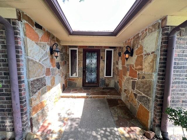 1401 Fieldstone Ct E - Photo 2 of 25