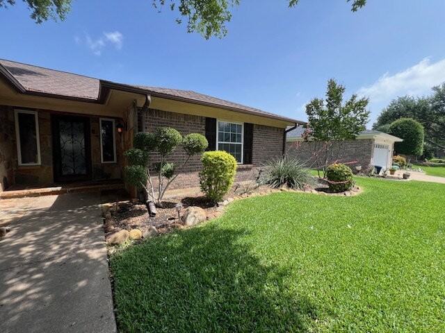 1401 Fieldstone Ct E - Photo 3 of 25