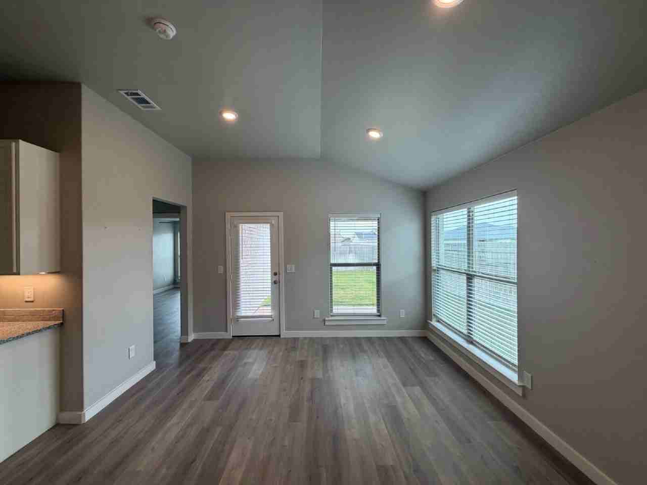1903 133rd St - Photo 3 of 18