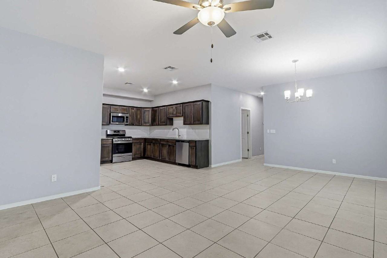 11500 Summer Dr #B - Photo 3 of 50