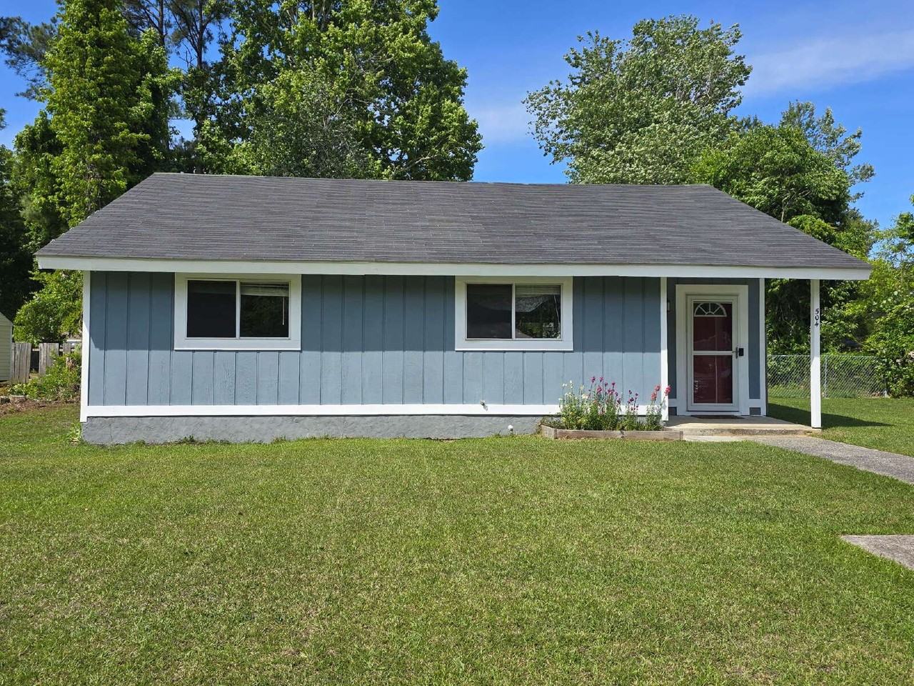 504 Dennis Rd - Photo 2 of 20