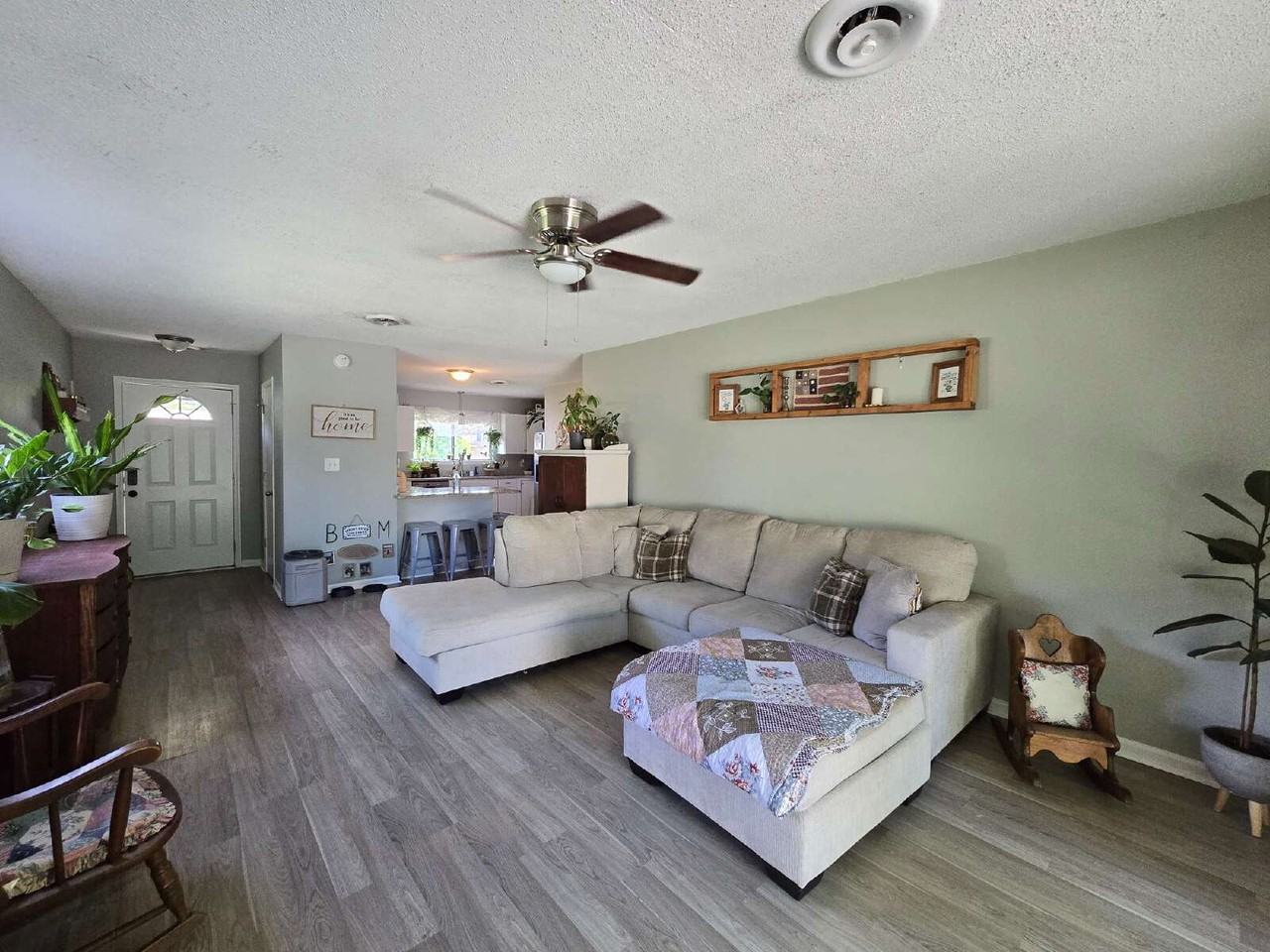 504 Dennis Rd - Photo 6 of 20