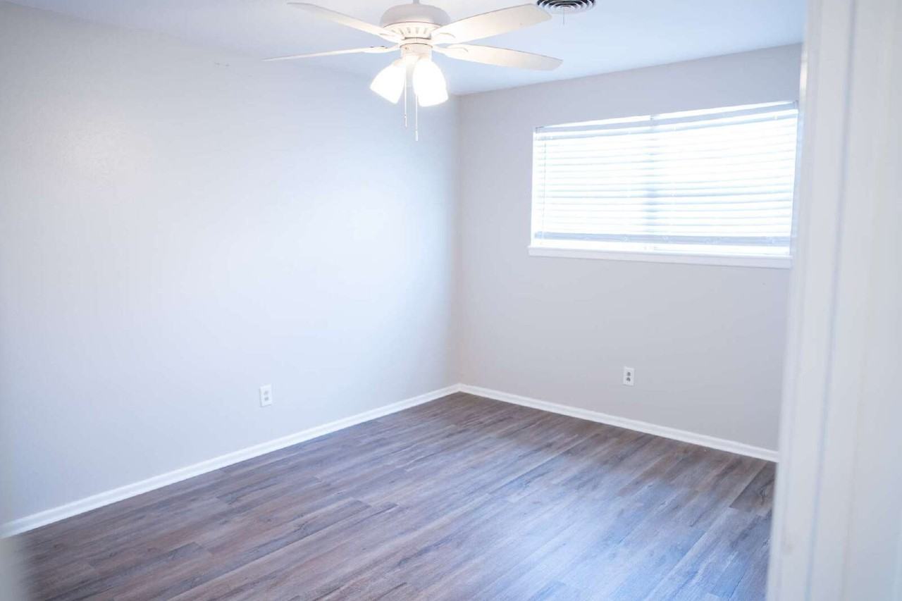 5522 13th St - Photo 7 of 11