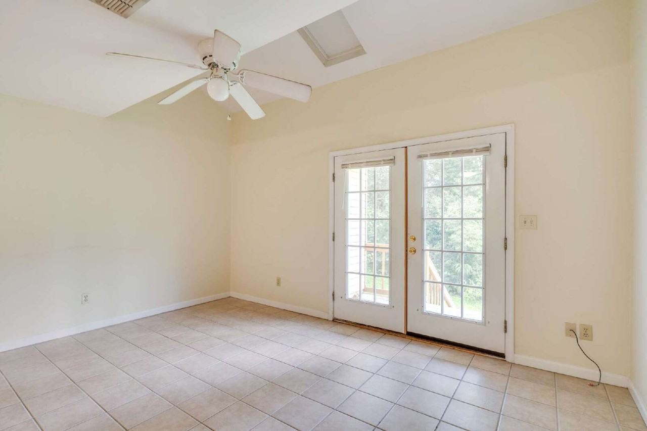 840 W Georgia St Unit B - Photo 7 of 48