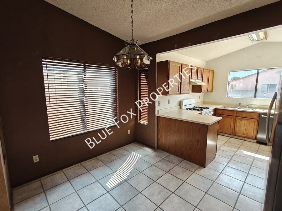 9073 N Tiger Eye Way - Photo 7 of 30