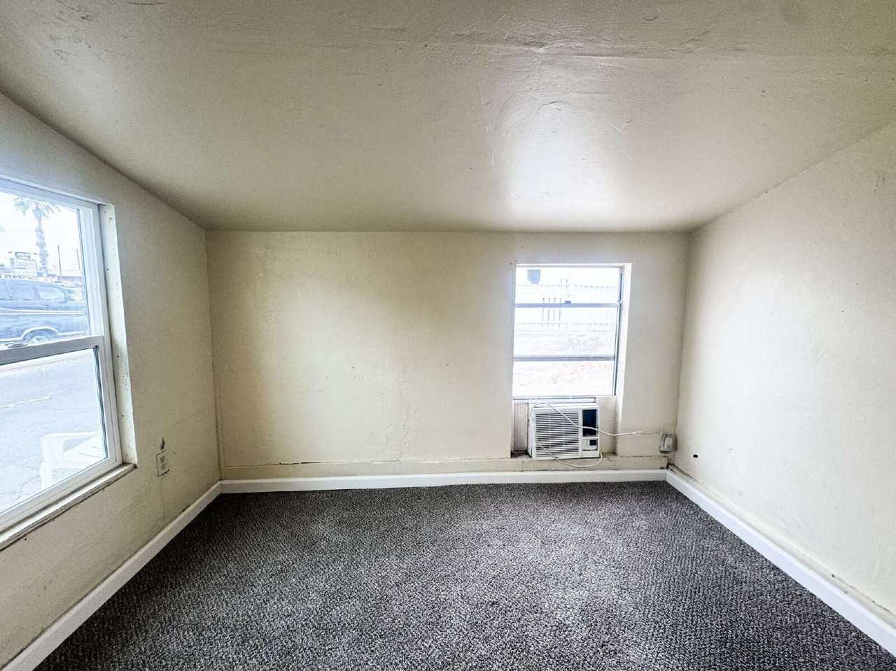 143 S 4th Ave - Photo 2 of 9