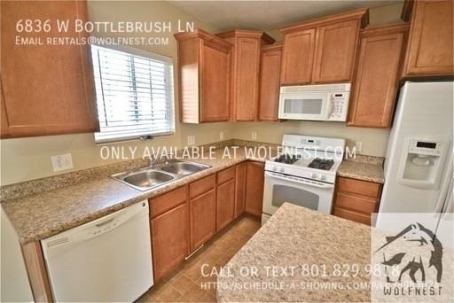 6836 W Bottlebrush Ln - Photo 4 of 28