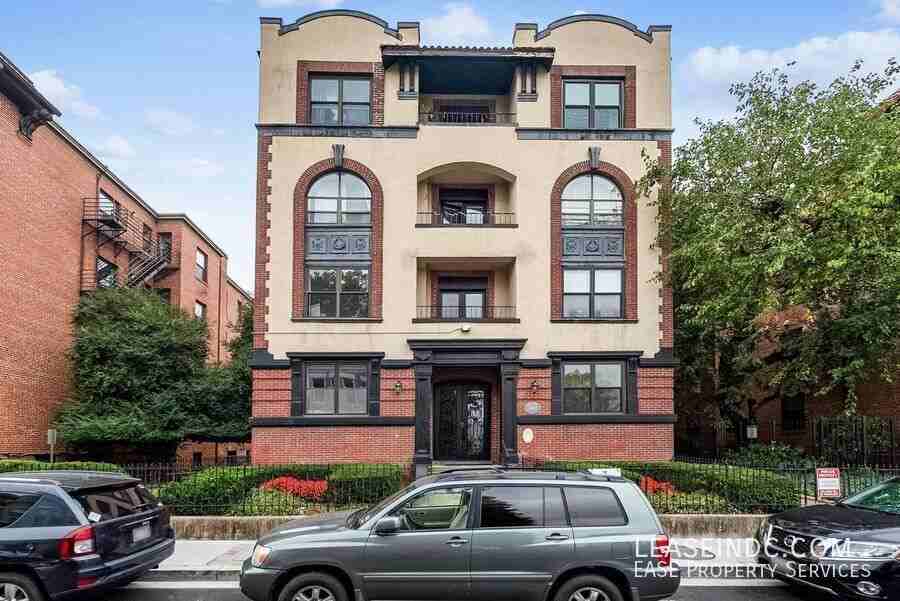 1438 Meridian Pl Nw #206