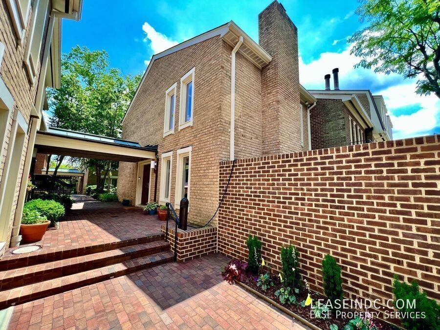 4333 Embassy Park Dr Nw - Photo 2 of 34