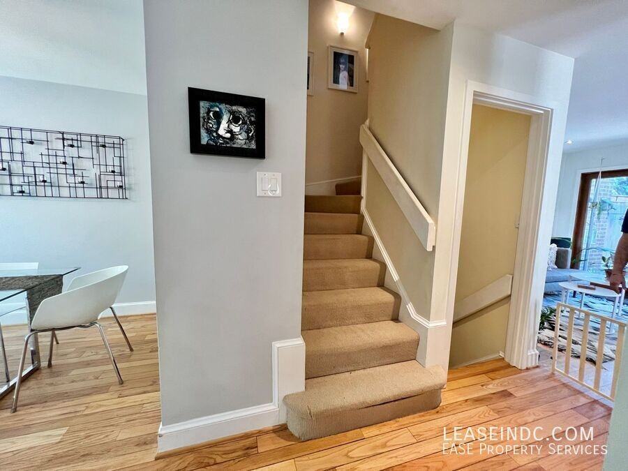 4333 Embassy Park Dr Nw - Photo 3 of 34